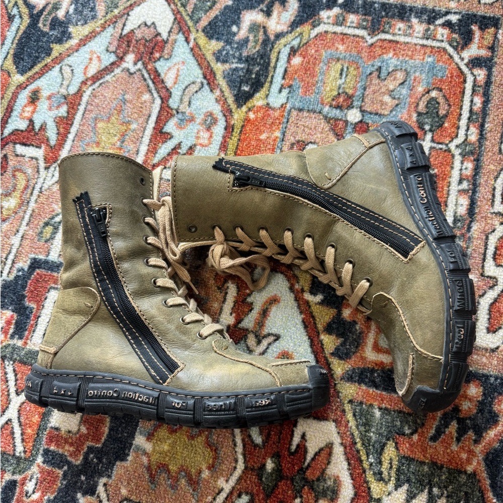 Rover’s women’s Boots